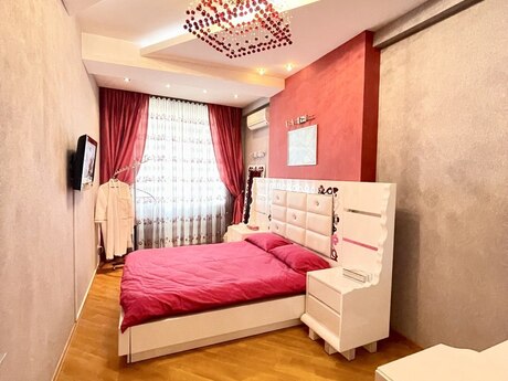 3 otaq · 125 m² · 7/18 mərtəbə, İnşaatçılar