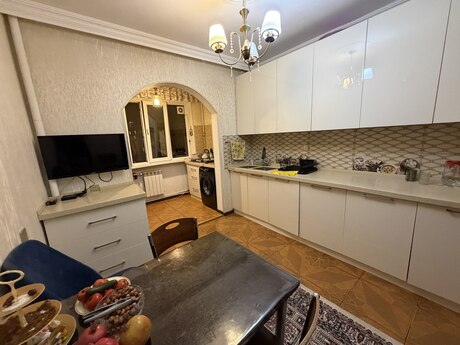 5 otaqlı mənzil, 120 m², Azadlıq Prospekti, 280 000 AZN