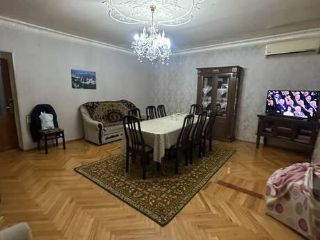 28 Mayda 3 otaqlı köhnə tikili mənzil kirayə verilir, 110 m², 800 AZN/ay, şəkil 2 / 11