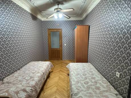 28 Mayda 3 otaqlı köhnə tikili mənzil kirayə verilir, 110 m², 800 AZN/ay, şəkil 5 / 11