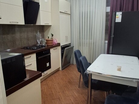 3 otaqlı mənzil, 110 m², Azadlıq Prospekti, 295 000 AZN