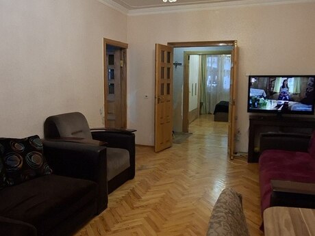 Bakıxanovda 4 otaqlı köhnə tikili mənzil satılır, 120 m², 215 000 AZN, şəkil 3 / 12