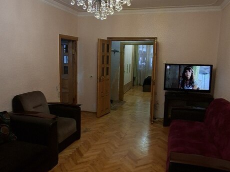 Bakıxanovda 4 otaqlı köhnə tikili mənzil satılır, 120 m², 215 000 AZN, şəkil 2 / 12