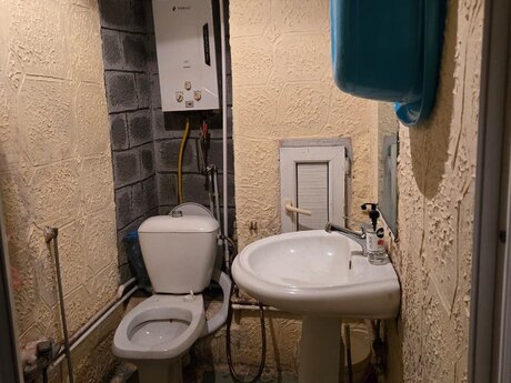 8-ci mikrorayonda 2 otaqlı köhnə tikili mənzil satılır, 45 m², 185 000 AZN, şəkil 5 / 12