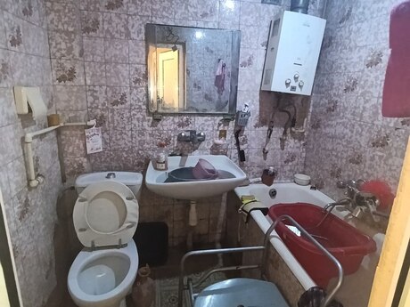 İnşaatçılarda 3 otaqlı köhnə tikili mənzil satılır, 75 m², 177 000 AZN, şəkil 5 / 8