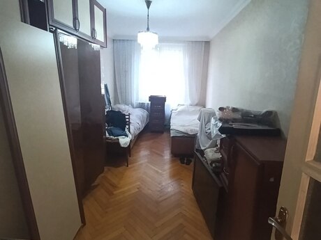 İnşaatçılarda 3 otaqlı köhnə tikili mənzil satılır, 75 m², 177 000 AZN, şəkil 2 / 8