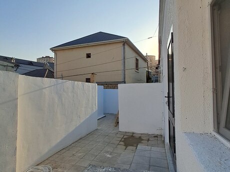 3 otaqlı ev, 80 m², İnşaatçılar, 122 000 AZN