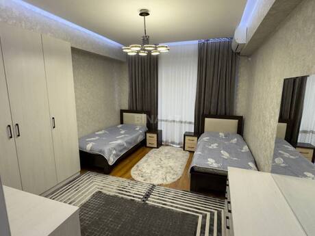 3 otaq · 130 m² · 8/11 mərtəbə, İnşaatçılar