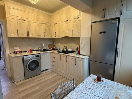 2 otaq · 60 m² · 2/9 mərtəbə, Azadlıq Prospekti