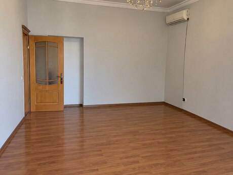 28 Mayda 3 otaqlı köhnə tikili mənzil kirayə verilir, 90 m², 699 AZN/ay, şəkil 2 / 7