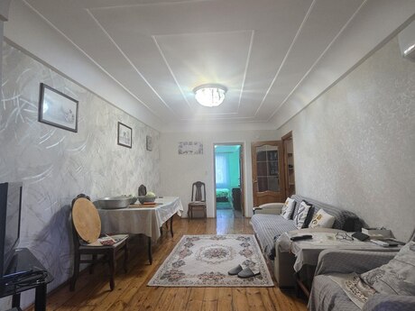 İnşaatçılarda 3 otaqlı köhnə tikili mənzil satılır, 85 m², 193 000 AZN, şəkil 2 / 10