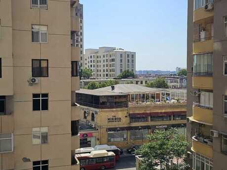 Gənclikdə 4 otaqlı yeni tikili mənzil satılır, 209 m², 377 000 AZN, şəkil 2 / 12