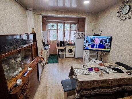 Əhmədlidə 4 otaqlı köhnə tikili mənzil satılır, 82,5 m², 235 000 AZN, şəkil 2 / 7