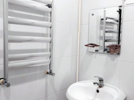Xalqlar Dostluğunda 1 otaqlı köhnə tikili mənzil kirayə verilir, 48 m², 500 AZN/ay, şəkil 5 / 6