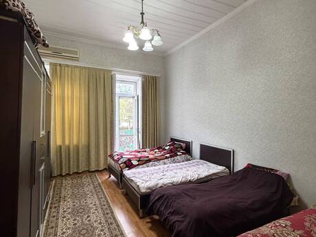 28 Mayda 2 otaqlı köhnə tikili mənzil satılır, 70 m², 227 000 AZN, şəkil 2 / 9