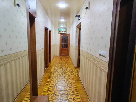 Bakıxanovda 5 otaqlı köhnə tikili mənzil satılır, 120 m², 360 000 AZN, şəkil 2 / 12