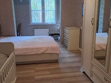 Azadlıq Prospektidə 2 otaqlı köhnə tikili mənzil satılır, 70 m², 210 000 AZN, şəkil 2 / 11