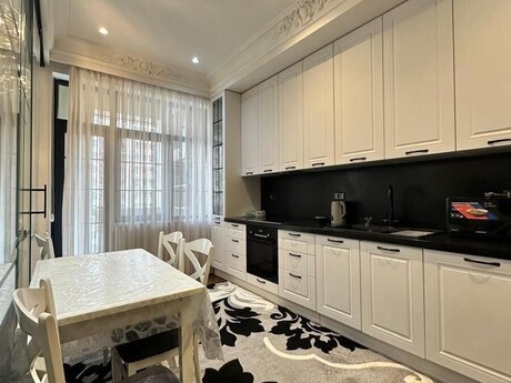 3-room new-build apartment for rent in Elmlər Akademiyası, 120 m², 2 200 AZN/mo, photo 5 / 12