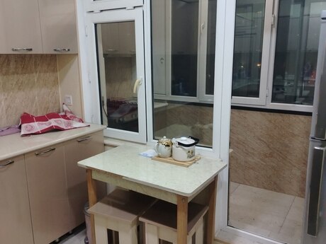 8-ci mikrorayonda 2 otaqlı köhnə tikili mənzil kirayə verilir, 65 m², 650 AZN/ay, şəkil 4 / 10