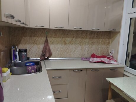 8-ci mikrorayonda 2 otaqlı köhnə tikili mənzil kirayə verilir, 65 m², 650 AZN/ay, şəkil 5 / 10