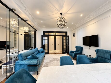 Renessans Palace kompleksində 3 otaqlı yeni tikili mənzil kirayə verilir, 128 m², 2 200 AZN/ay, şəkil 2 / 12