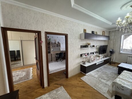 Binəqədidə 3 otaqlı köhnə tikili mənzil satılır, 80 m², 209 000 AZN, şəkil 2 / 12