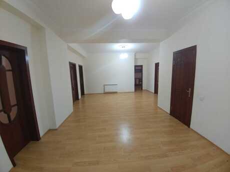 4 rooms · 200 m²