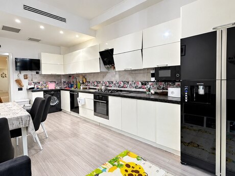 4-room new-build apartment for rent in Altes Plaza, 220 m², 3 000 AZN/mo, photo 4 / 12