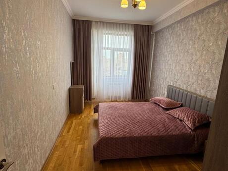 2-room new-build apartment for rent in Neftçilər, 75 m², 750 AZN/mo, photo 2 / 5