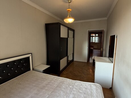 8-ci mikrorayonda 3 otaqlı köhnə tikili mənzil kirayə verilir, 80 m², 650 AZN/ay, şəkil 3 / 12