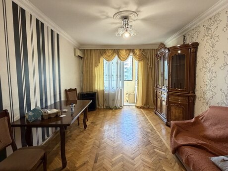8-ci mikrorayonda 3 otaqlı köhnə tikili mənzil kirayə verilir, 80 m², 650 AZN/ay, şəkil 4 / 12