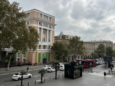Sahildə 1 otaqlı köhnə tikili mənzil kirayə verilir, 70 m², 1 500 AZN/ay, şəkil 5 / 12