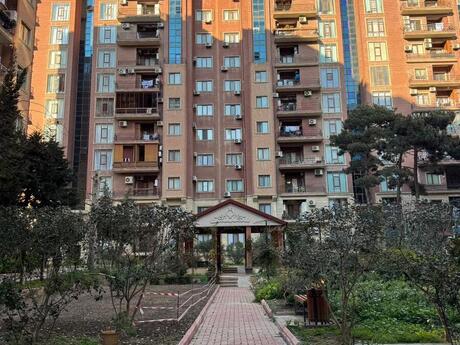 Объявление №6546136 - Баку, м. Гянджлик, 4-комн., 190 м², 10/12 этаж