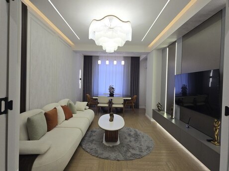 28 Mayda 4 otaqlı yeni tikili mənzil satılır, 145 m², 580 000 AZN, şəkil 2 / 12