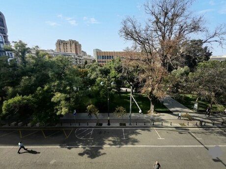 Sahildə 6 otaqlı köhnə tikili mənzil satılır, 345 m², 1 150 000 AZN, şəkil 3 / 12