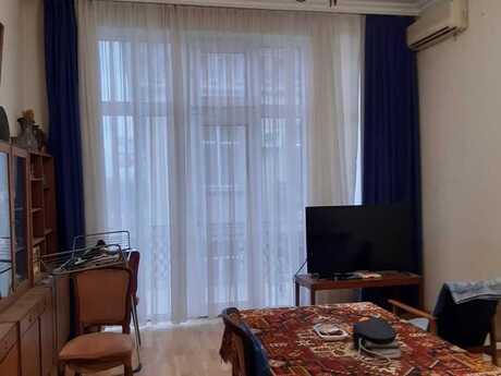 Sahildə 2 otaqlı köhnə tikili mənzil satılır, 56 m², 260 000 AZN, şəkil 3 / 11