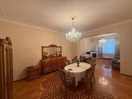 4 otaqlı mənzil, 200 m², Nəriman Nərimanov, 350 000 AZN