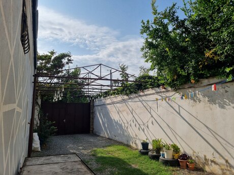5 otaq · 220 m²