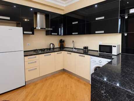 Nəriman Nərimanovda 2 otaqlı yeni tikili mənzil kirayə verilir, 75 m², 800 AZN/ay, şəkil 2 / 10