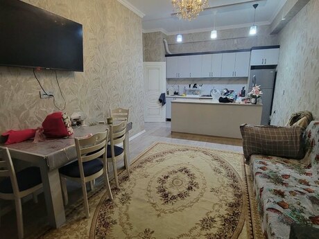 3 otaq · 75 m² · 10/18 mərtəbə, Yeni Günəşli