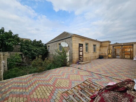 4 rooms · 136 m², Binə