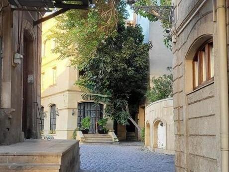 İçəri Şəhərdə 3 otaqlı köhnə tikili mənzil satılır, 76 m², 595 000 AZN, şəkil 2 / 12