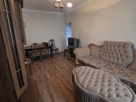 Xalqlar Dostluğunda 3 otaqlı köhnə tikili mənzil kirayə verilir, 67 m², 750 AZN/ay, şəkil 2 / 12