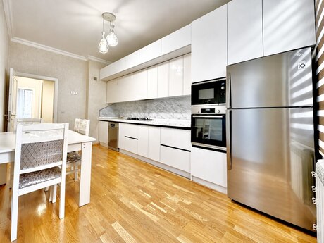 3 otaqlı mənzil, 115 m², Qara Qarayev, 950 AZN