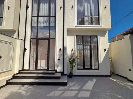 3-комн. · 130 m²