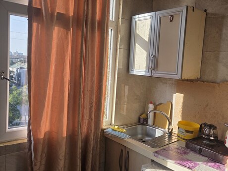 Qara Qarayevdə 1 otaqlı köhnə tikili mənzil kirayə verilir, 36 m², 470 AZN/ay, şəkil 5 / 6
