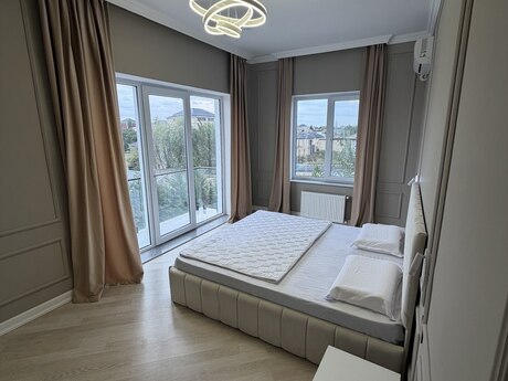 Mərdəkanda 6 otaqlı həyət evi kirayə verilir, 300 m², 400 AZN/ay, şəkil 2 / 12