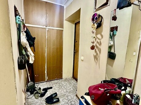 Qara Qarayevdə 2 otaqlı köhnə tikili mənzil satılır, 49 m², 150 000 AZN, şəkil 2 / 12