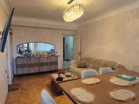 Gənclikdə 3 otaqlı köhnə tikili mənzil satılır, 80 m², 260 000 AZN, şəkil 2 / 12
