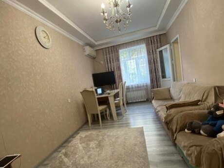 Əhmədlidə 2 otaqlı köhnə tikili mənzil satılır, 55 m², 165 000 AZN, şəkil 2 / 12